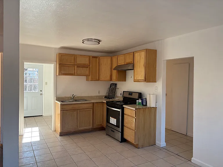 123 Leslie St #B — Photo 12