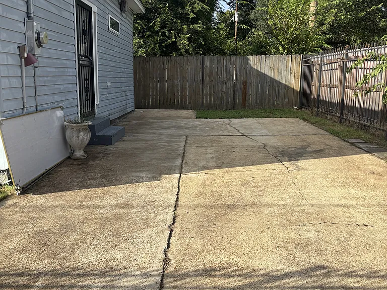 1014 Philadelphia St — Photo 29