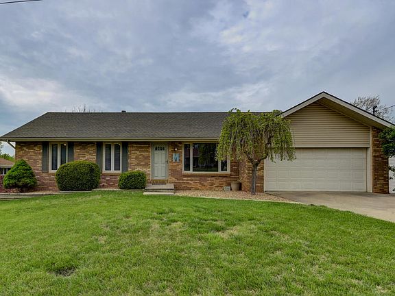 2nd image of 1910 E Stoneridge Dr