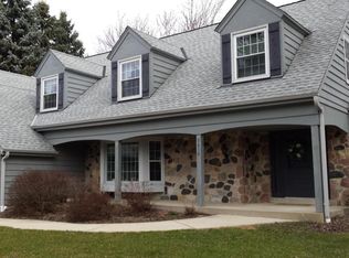 3410 W Meadowview Ct, Mequon, WI 53092