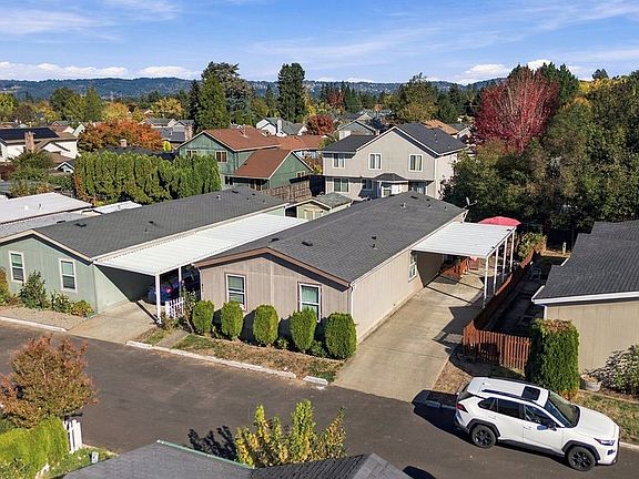 5th image of 823 SW Williamsburg Way