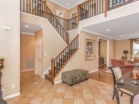 2nd image of 18 Lyndon Pl