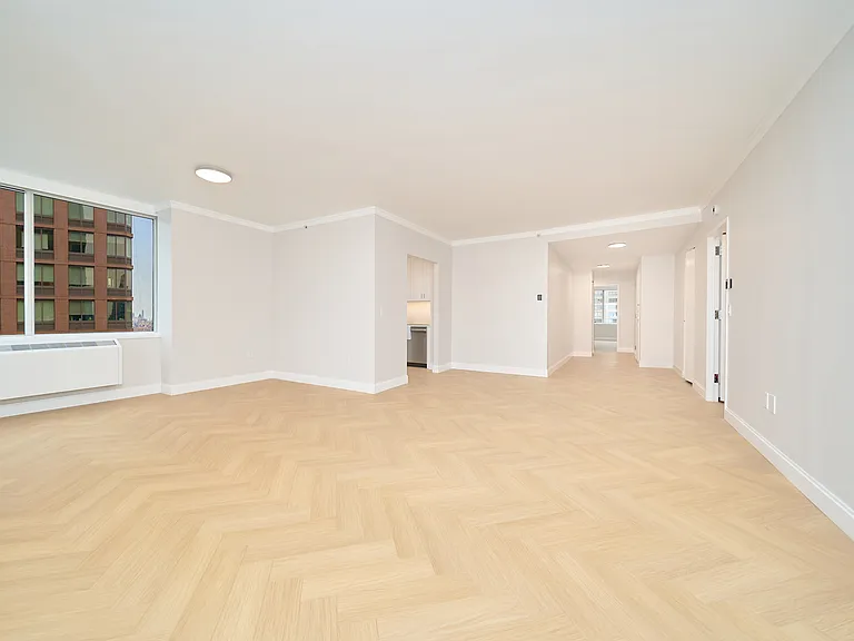 160 Riverside Blvd #25A — Photo 4
