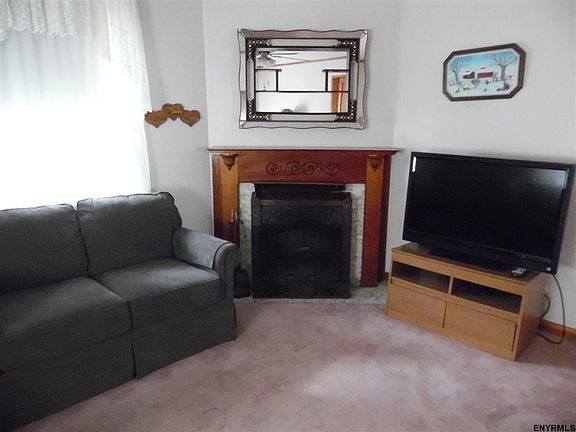 3rd image of 223 N 5th Ave