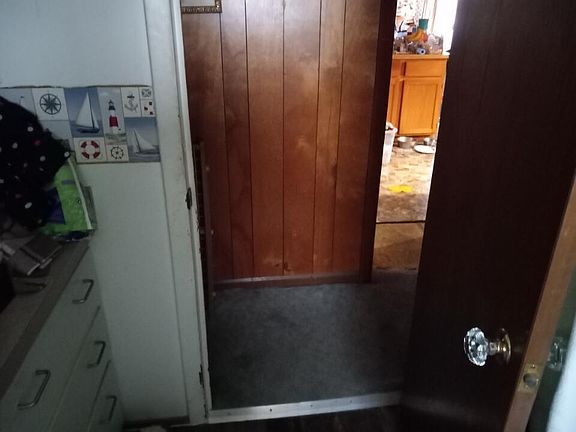 5th image of 227 S Benton St