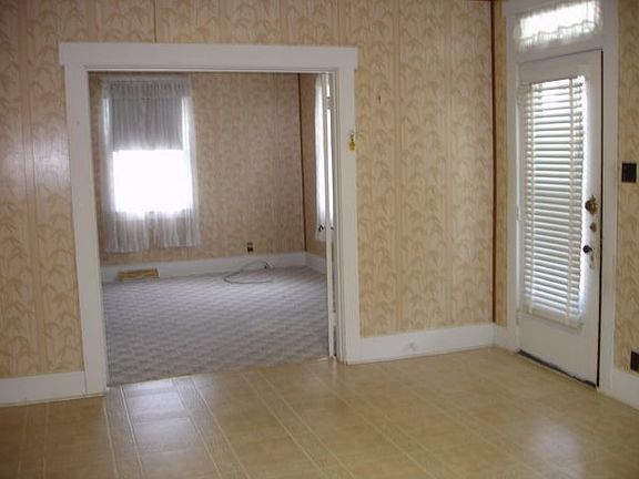 4th image of 216 Bates St