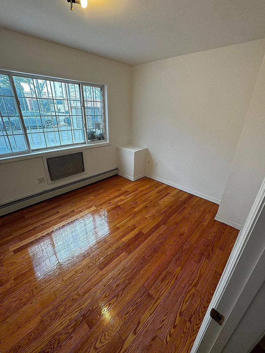 25 East 51st Street — Photo 1