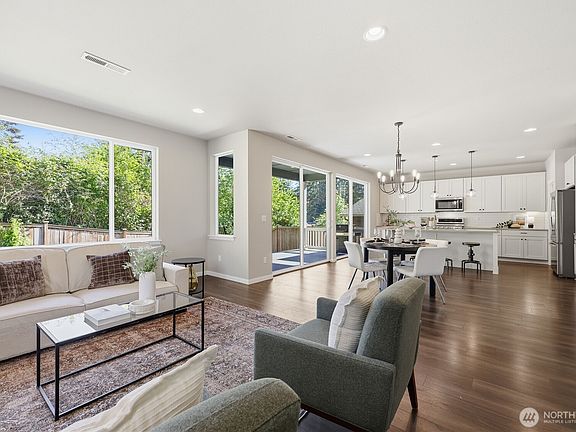 4th image of 18856 Colwood Avenue NE
