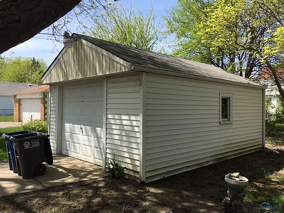4th image of 555 E Oakland St