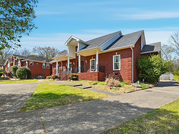 3rd image of 1015 Singing Springs Rd