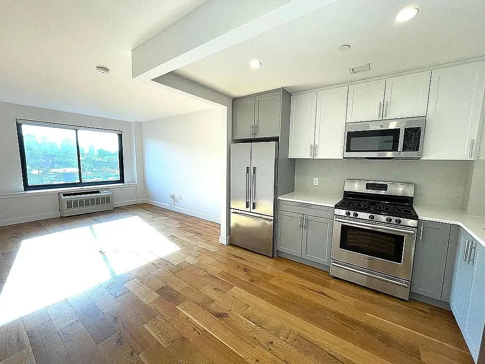 490 Myrtle Ave #3A