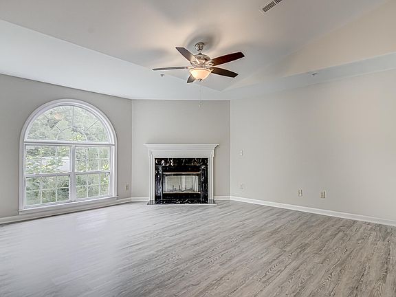 5th image of 5010L Lawndale Dr