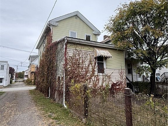 2nd image of 216 S 7th St
