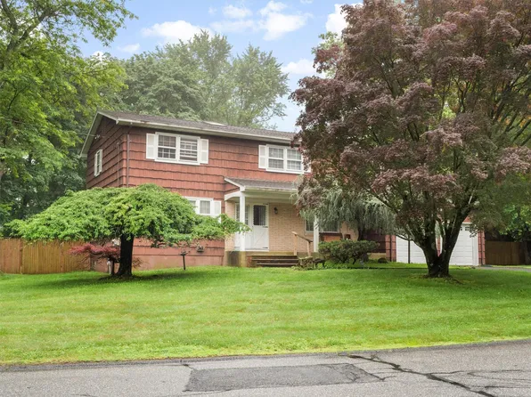 14 Ann Boulevard, Chestnut Ridge, NY 10977