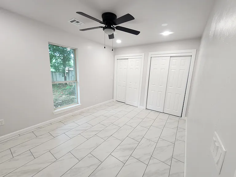 2521 W Brooks St — Photo 7