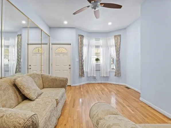 74 Atlantic Street image 4 of 37