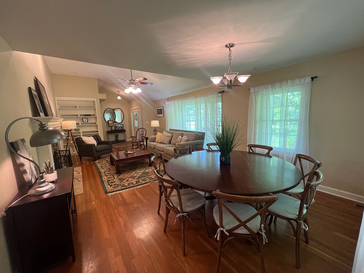 4 bed, 2850 sqft, $3,000 — Photo 4