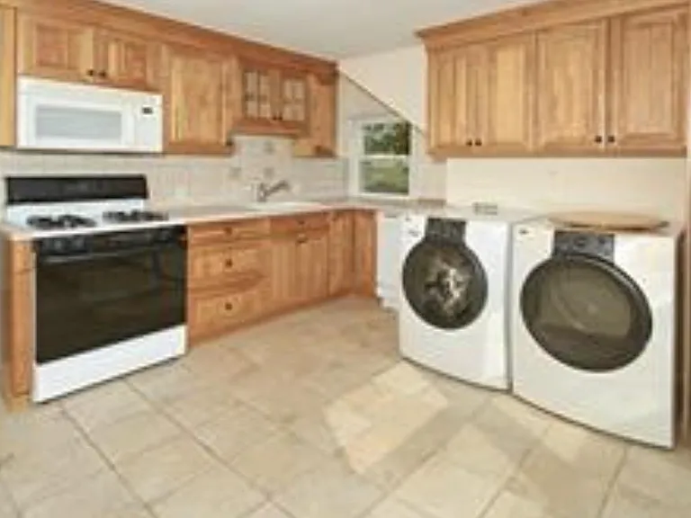 Dinsmore Pl — Photo 1