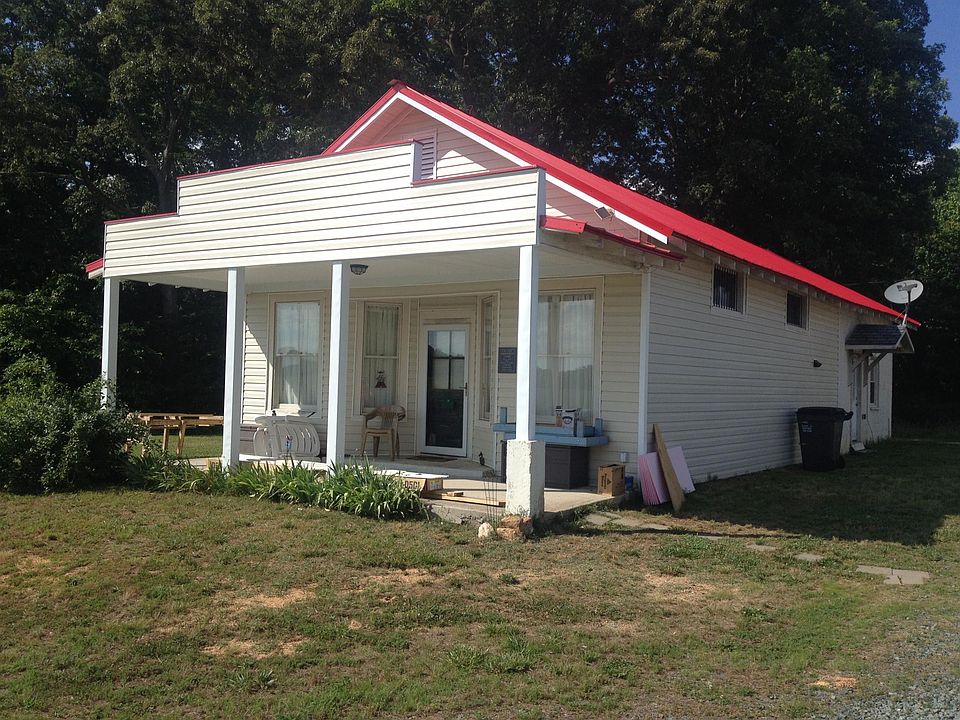 Photo taken towards the end of the renovations project. (sorry for the construction junk on the front porch!)