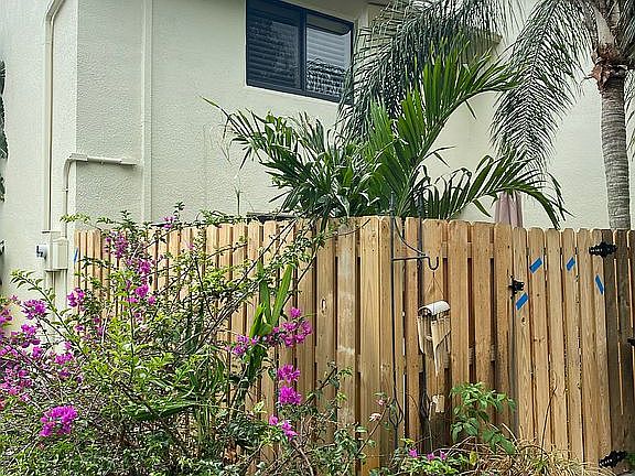4th image of 327 City View Dr