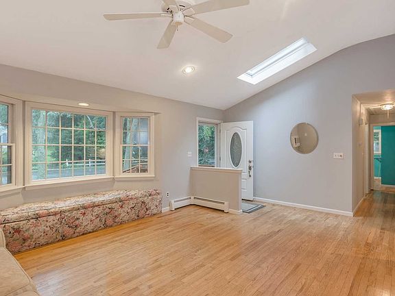 3rd image of 37 Woodland Dr