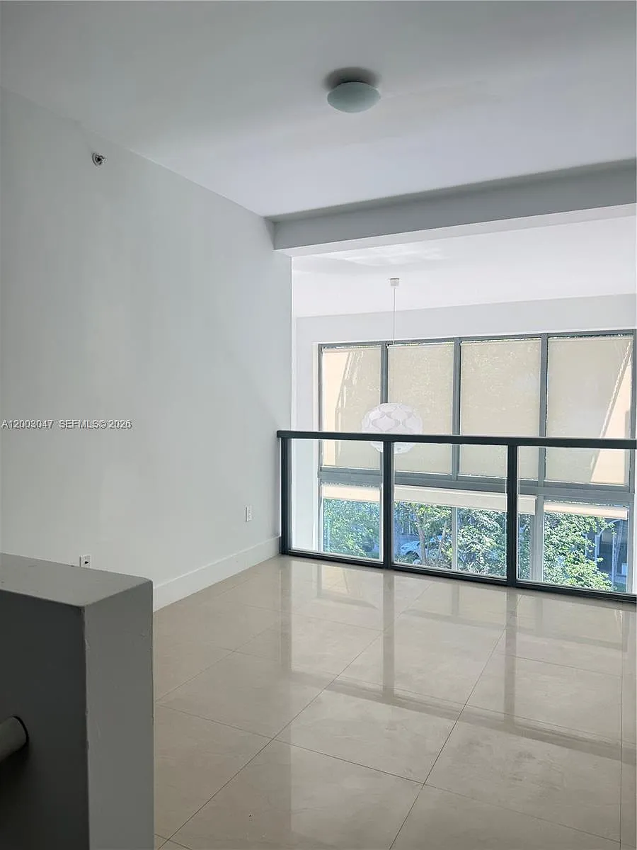 Building Photo - 6000 Collins Ave #313