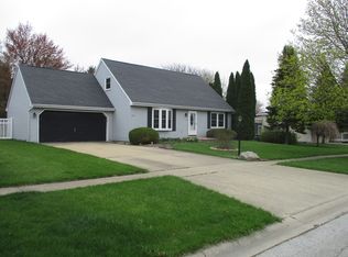 627 E Walnut St, Peotone, IL 60468