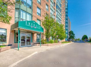135 Hillcrest Ave #2212, Mississauga, ON L5B 4B1