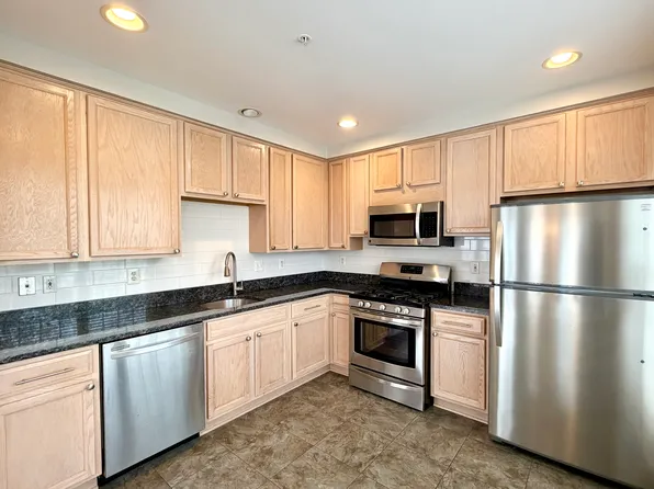 307 Prettyman Dr Unit 88, Rockville, MD 20850