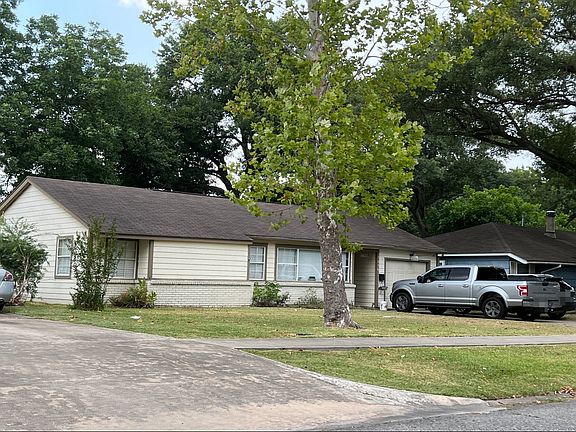 3rd image of 1616 San Jacinto Dr
