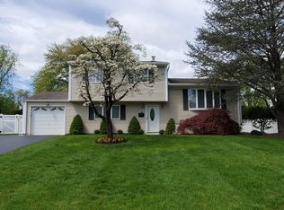 128 Apple Blossom Ln, Middletown, NJ 07748