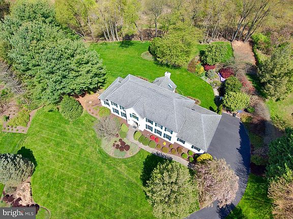 3rd image of 124 Dewberry Dr