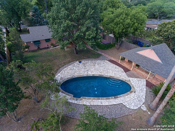 3rd image of 2703 Albin Dr