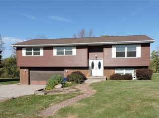 104 Woodlawn Dr, Chrisman, IL 61924