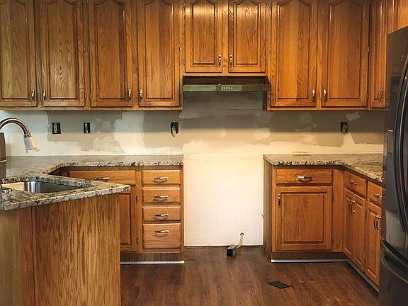 4th image of 1180 Lakecrest Dr