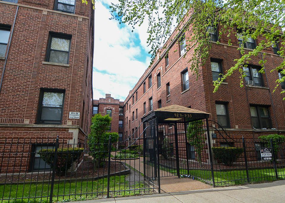 1st image of 929 W Sunnyside Ave APT 3S
