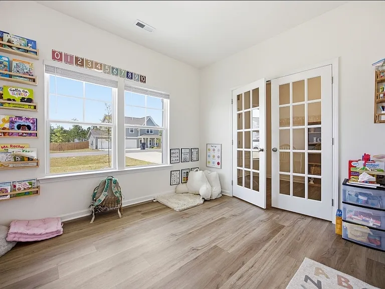 315 Enfield Dr — Photo 19