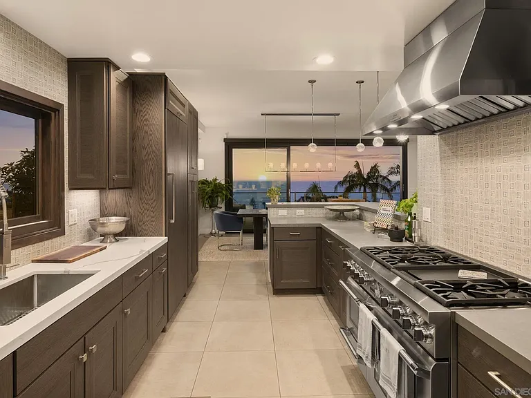 1586 Crespo Dr — Photo 4