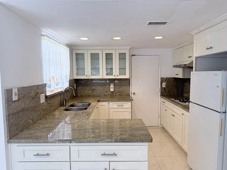 511 N McPherrin Ave #A — Photo 10