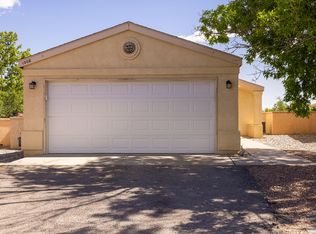 1008 Charles Dr NE, Rio Rancho, NM 87144