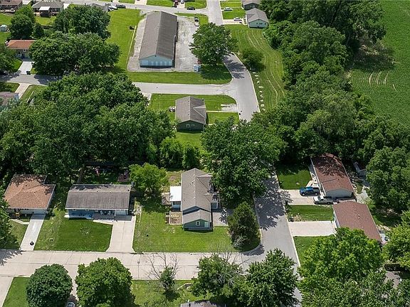 4th image of 2710 Roma Ln
