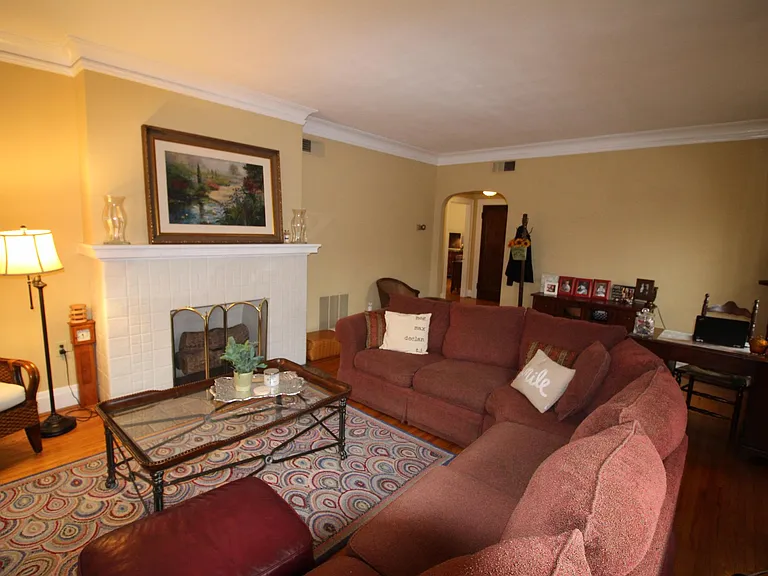 2217 Madison Rd — Photo 3