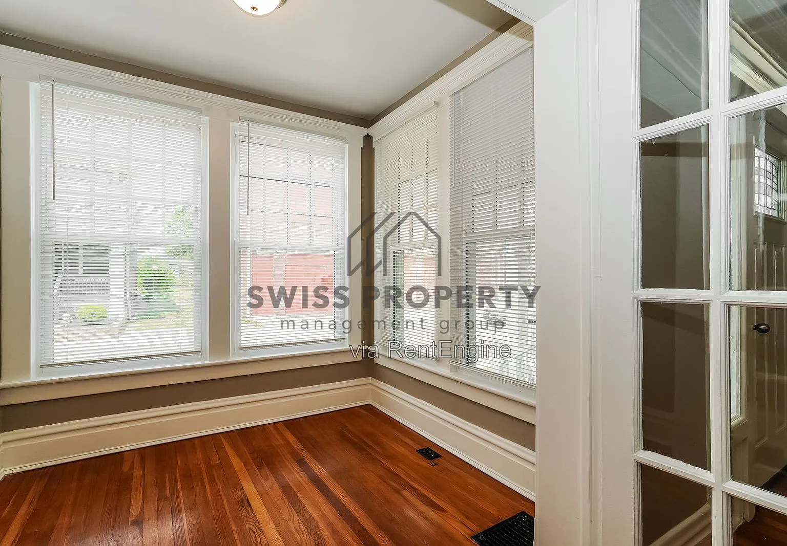2 bed, 2.0 bath, 1100 sqft, $1,575 — Photo 2