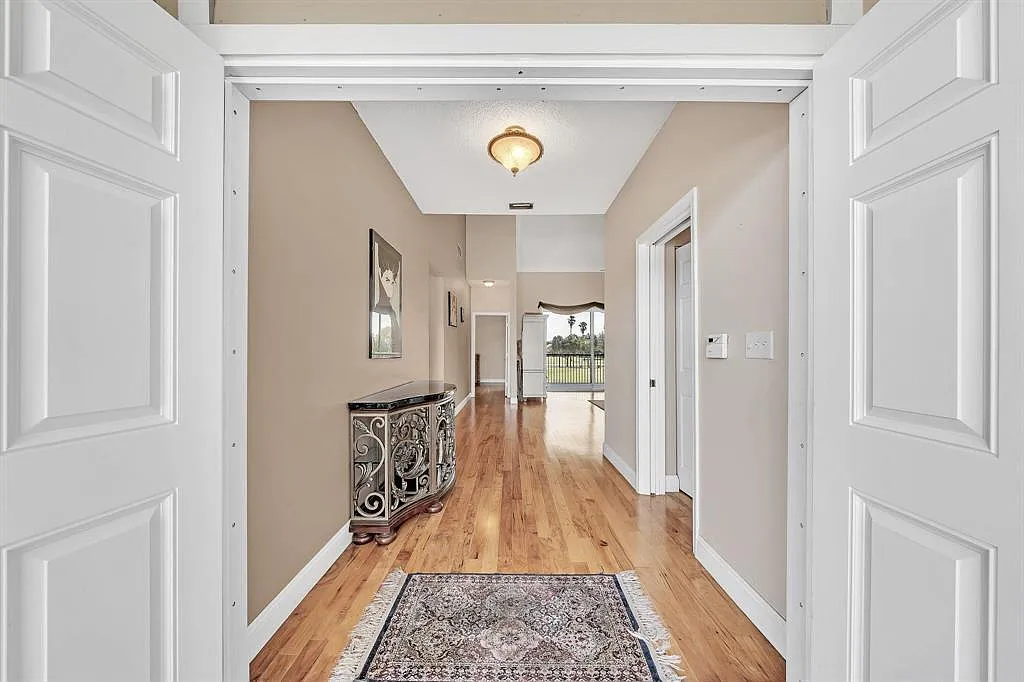 2 bed, 2.0 bath, 1629 sqft, $3,600 — Photo 4