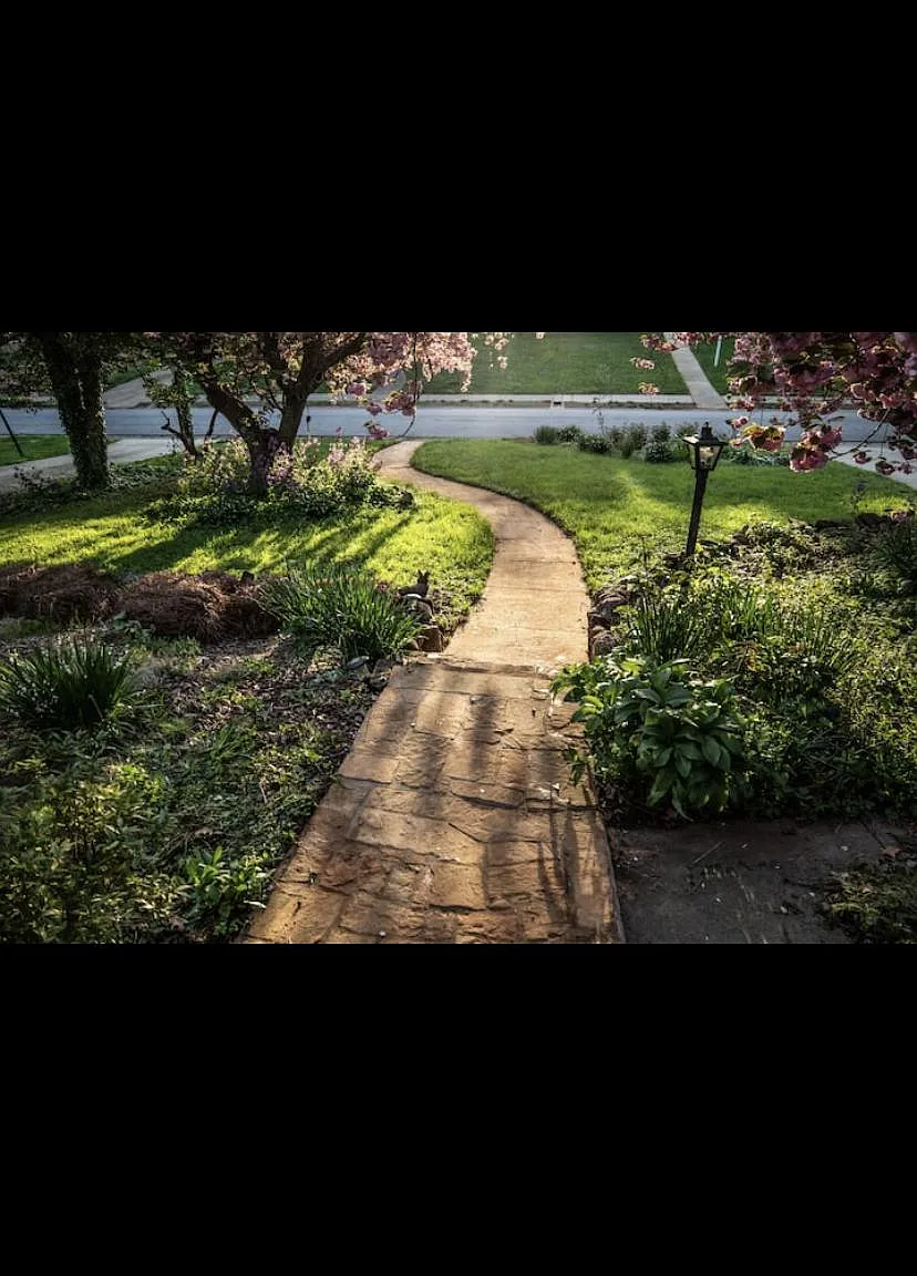 215 W Avondale Dr — Photo 3