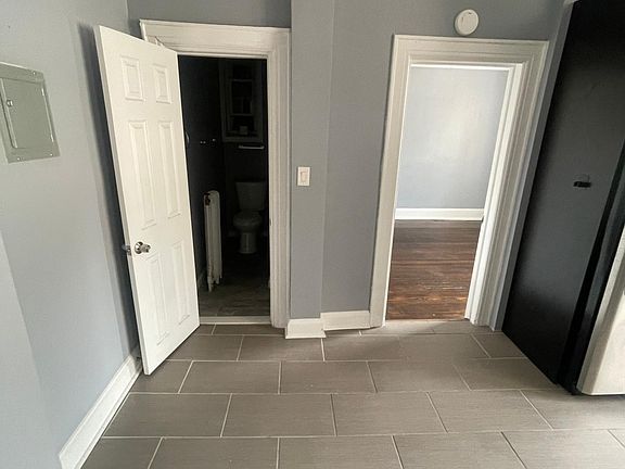 4th image of 253 Lafayette Ave #5
