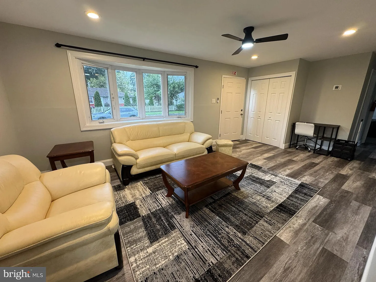 3 bed, 950 sqft, $2,700 — Photo 3
