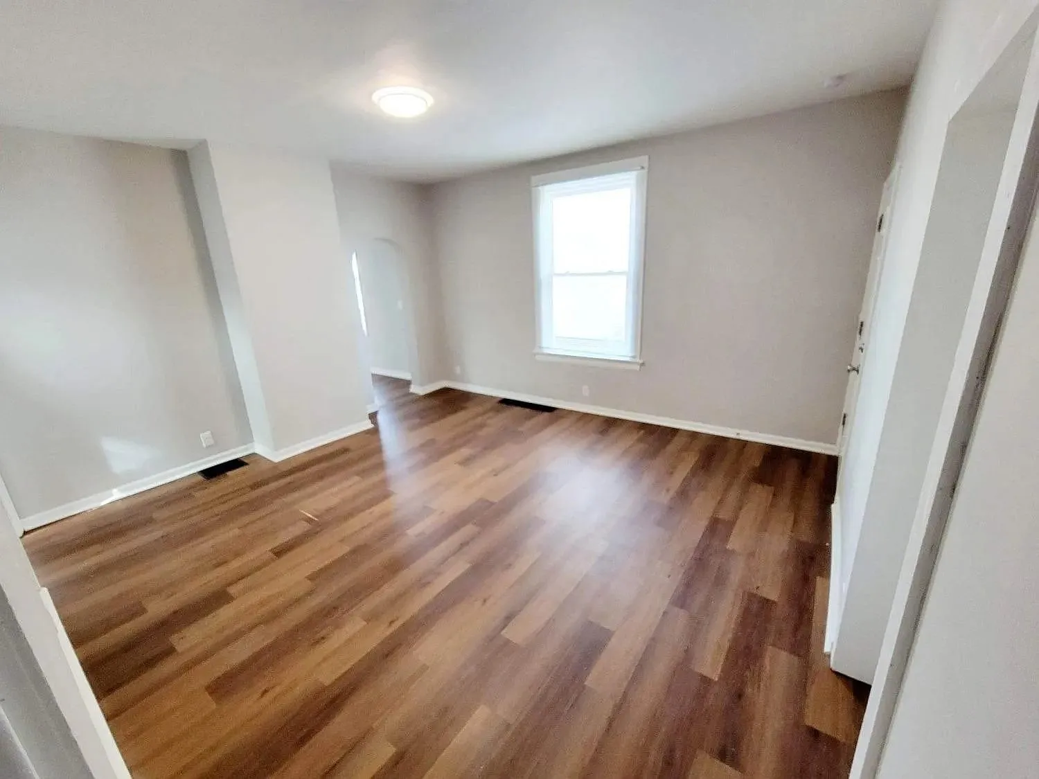 3 bed, 1.5 bath, 1416 sqft, $1,422 — Photo 3