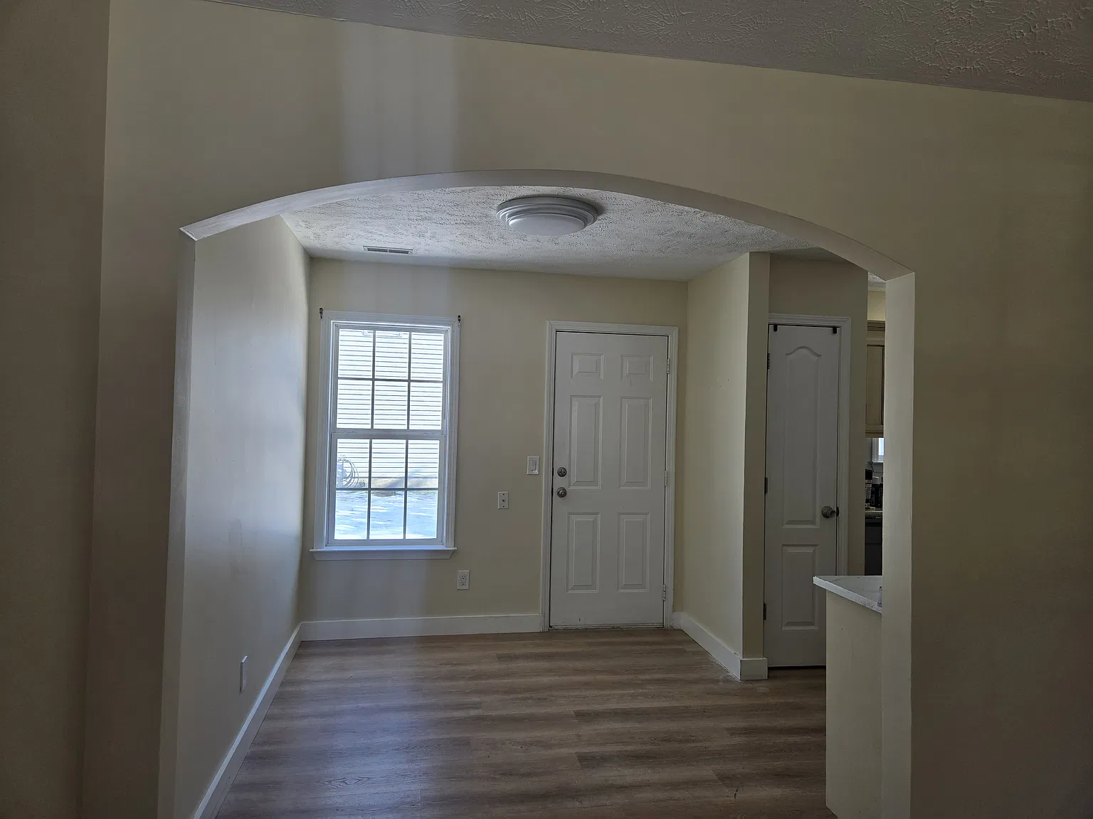 3 bed, 1140 sqft, $1,900 — Photo 3