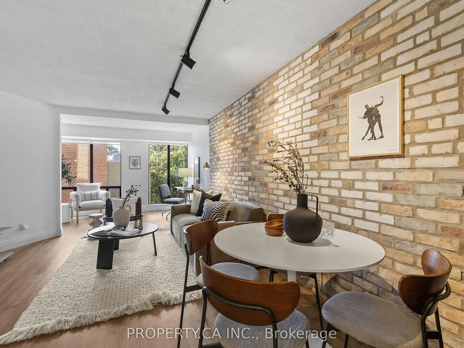 456 College St — Photo 4